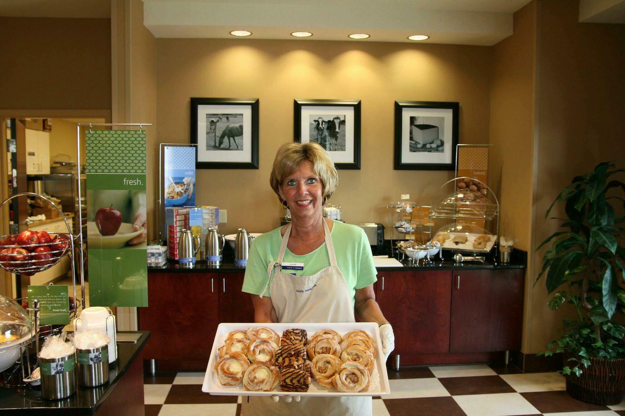 Hampton Inn Elkhorn Lake Geneva Area מסעדה תמונה